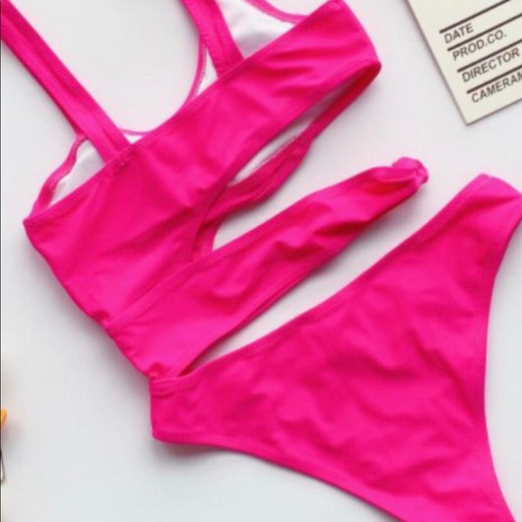 White Cut Out One Piece Monokini Swimsuit - Picture 3 of 4